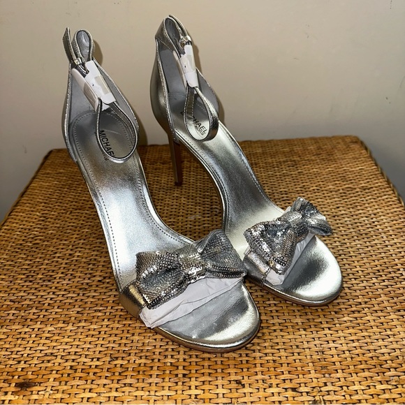 Michael Kors Women’s Paris Metallic Ankle Strap Bow Heel Classic Prom Size 10 - Picture 2 of 12